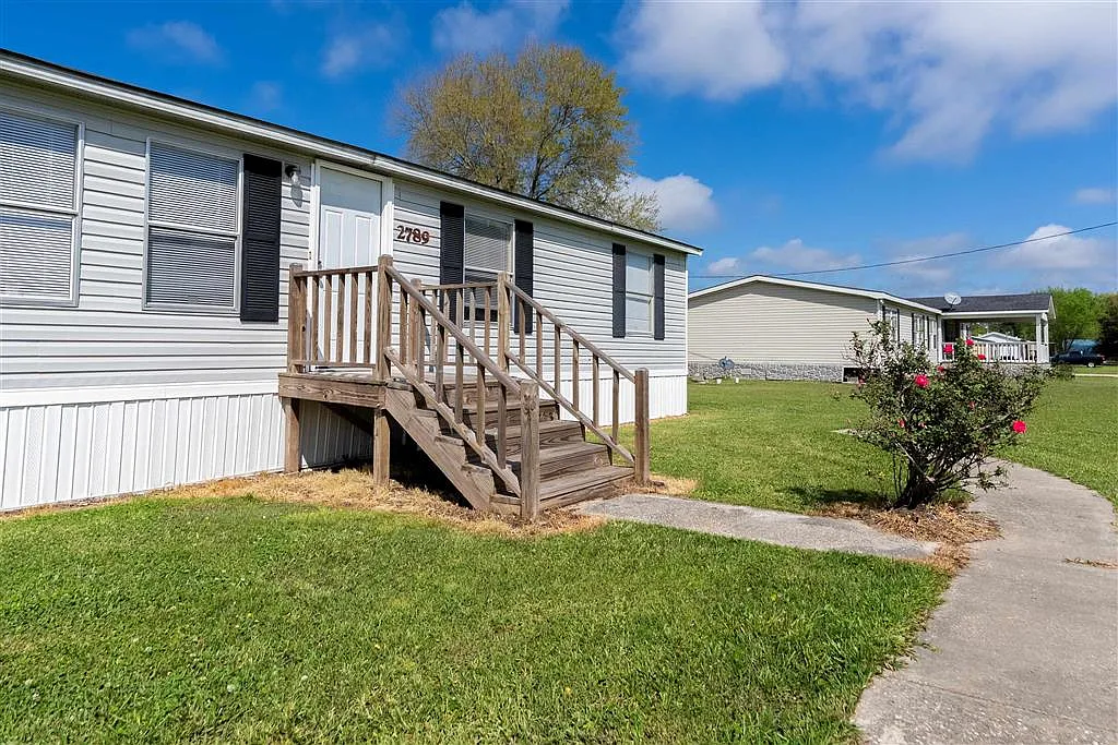 3 bed, 2.0 bath, 1352 sqft, $1,500 — Photo 2