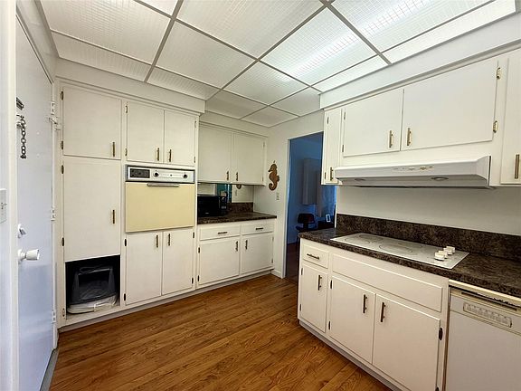 5th image of 3233 NE 34th Street #1520