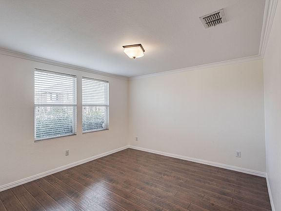 3rd image of 3009 Meadow Bluff Dr