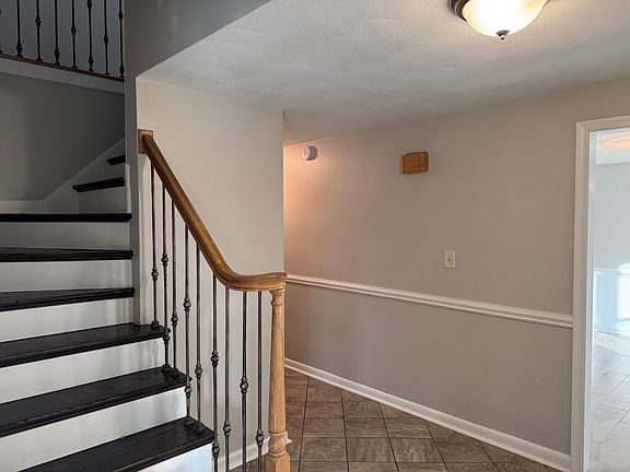 5th image of 2026 Meadow Lake Ct