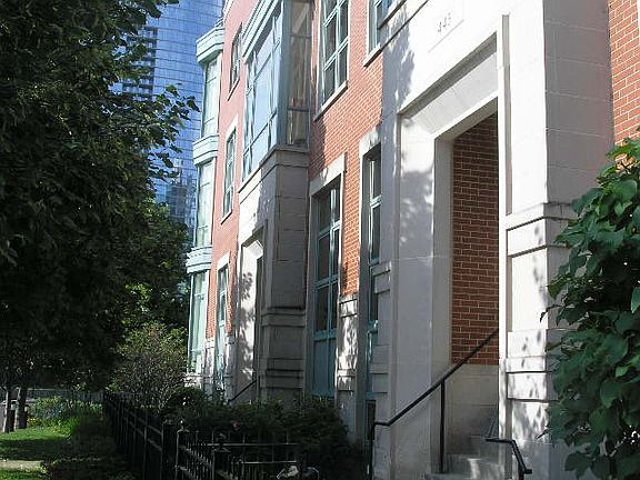 4th image of 441 E North Water St #Th2