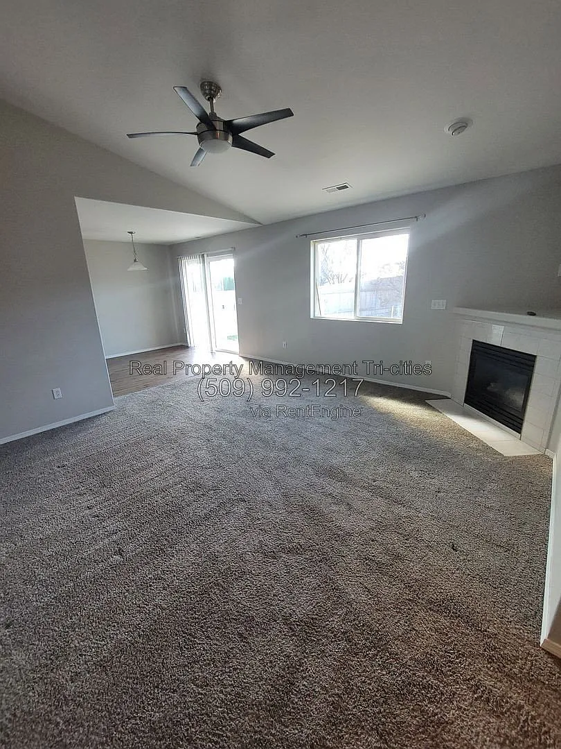 3 bed, 2.0 bath, 1620 sqft, $2,270 — Photo 3