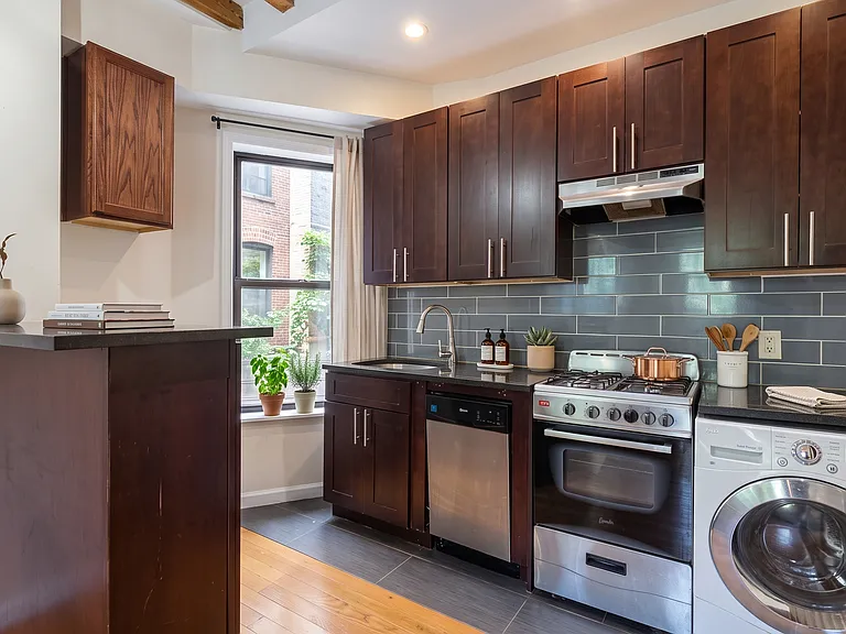429 Lenox Ave #8 — Photo 1
