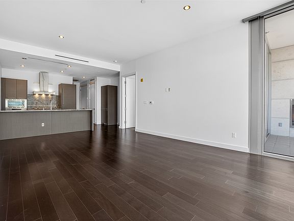 5th image of 2900 McKinnon St APT 403