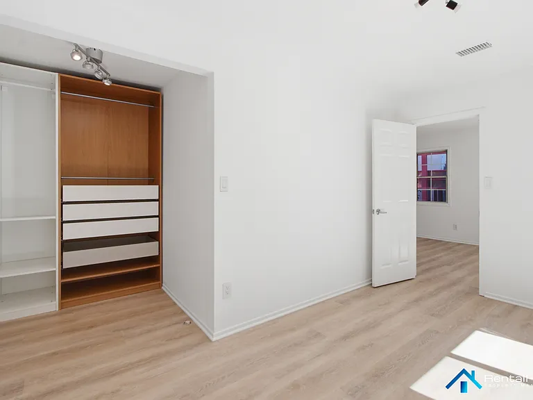 2433 Hines Dr — Photo 11