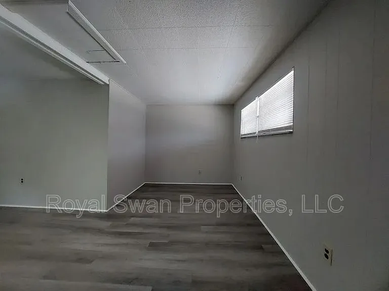 115 1/2 Lenox St — Photo 5
