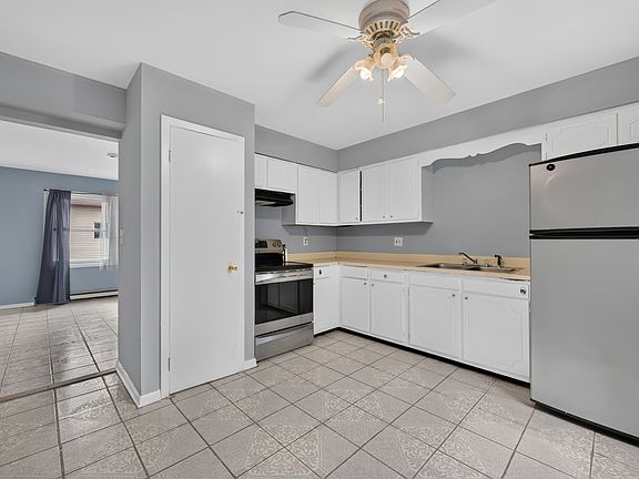 3rd image of 217-219 Stuart Ave
