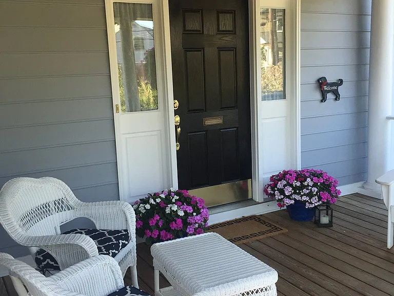 8807 Ridge Rd — Photo 2