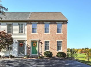 2749 Woodmont Dr, York, PA 17404