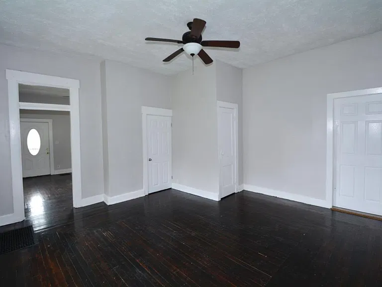 4582 Eastern Ave — Photo 5