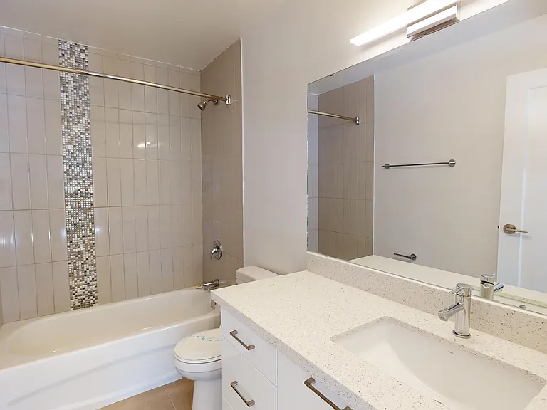 70 Roehampton Ave — Photo 7