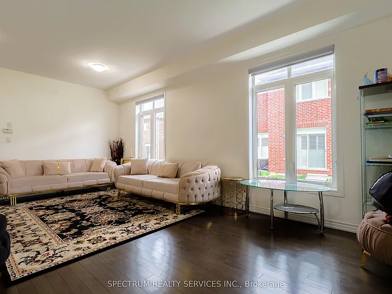 2300 Grainger Loop — Photo 8