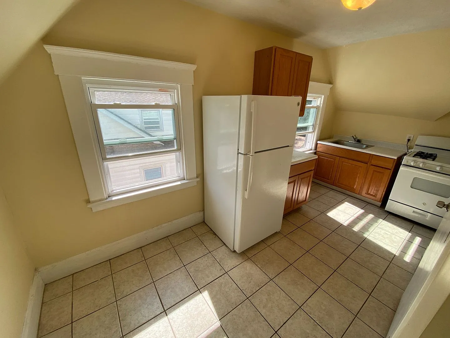 396 Ellsworth — Photo 3