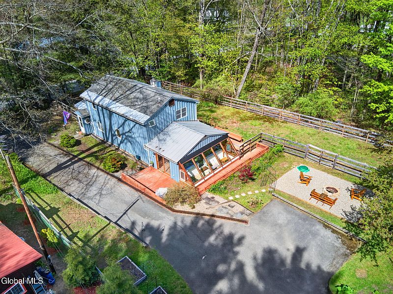 2nd image of 5647 Lake Road