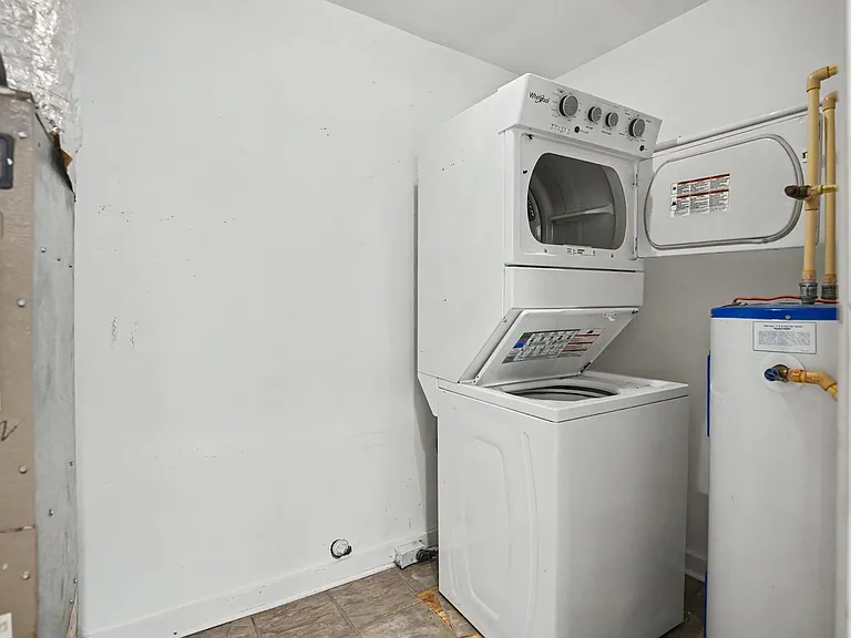 121 W Duffy St — Photo 18