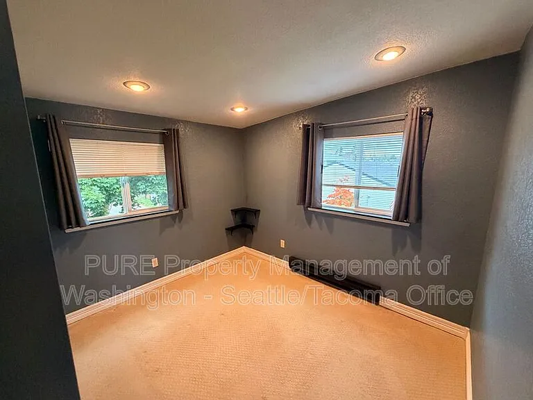 802 9th St SW #1/2 — Photo 10