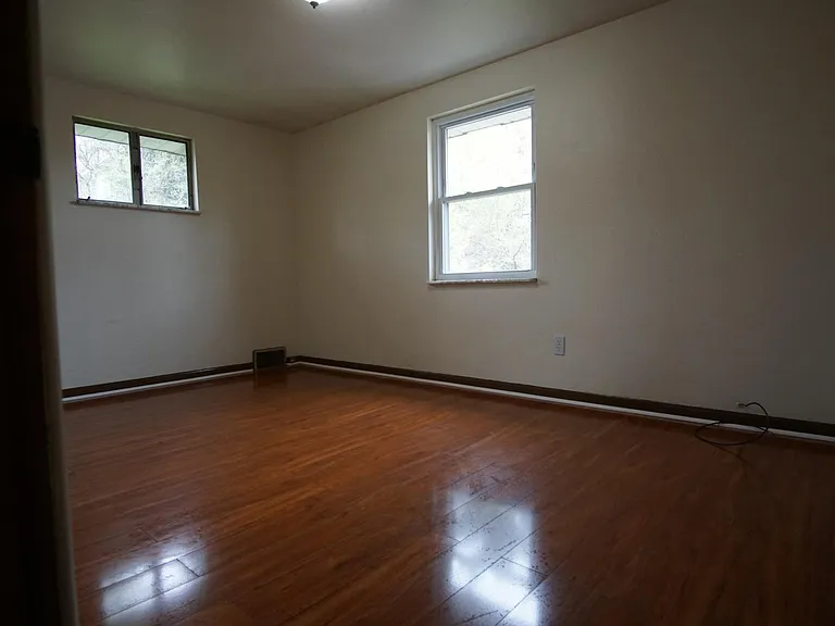Bedroom 1 - picture 2
