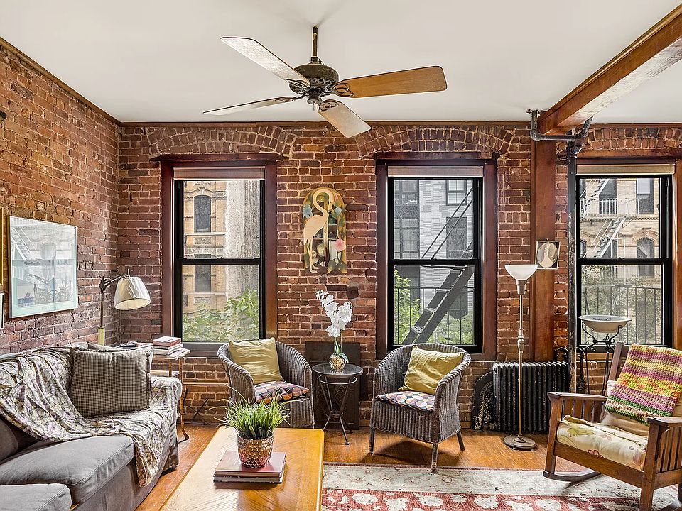 1st image of 248 E 7th St #910