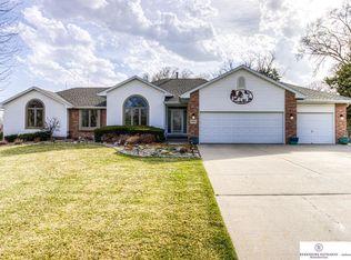 6825 Country Club Rd, Omaha, NE 68152