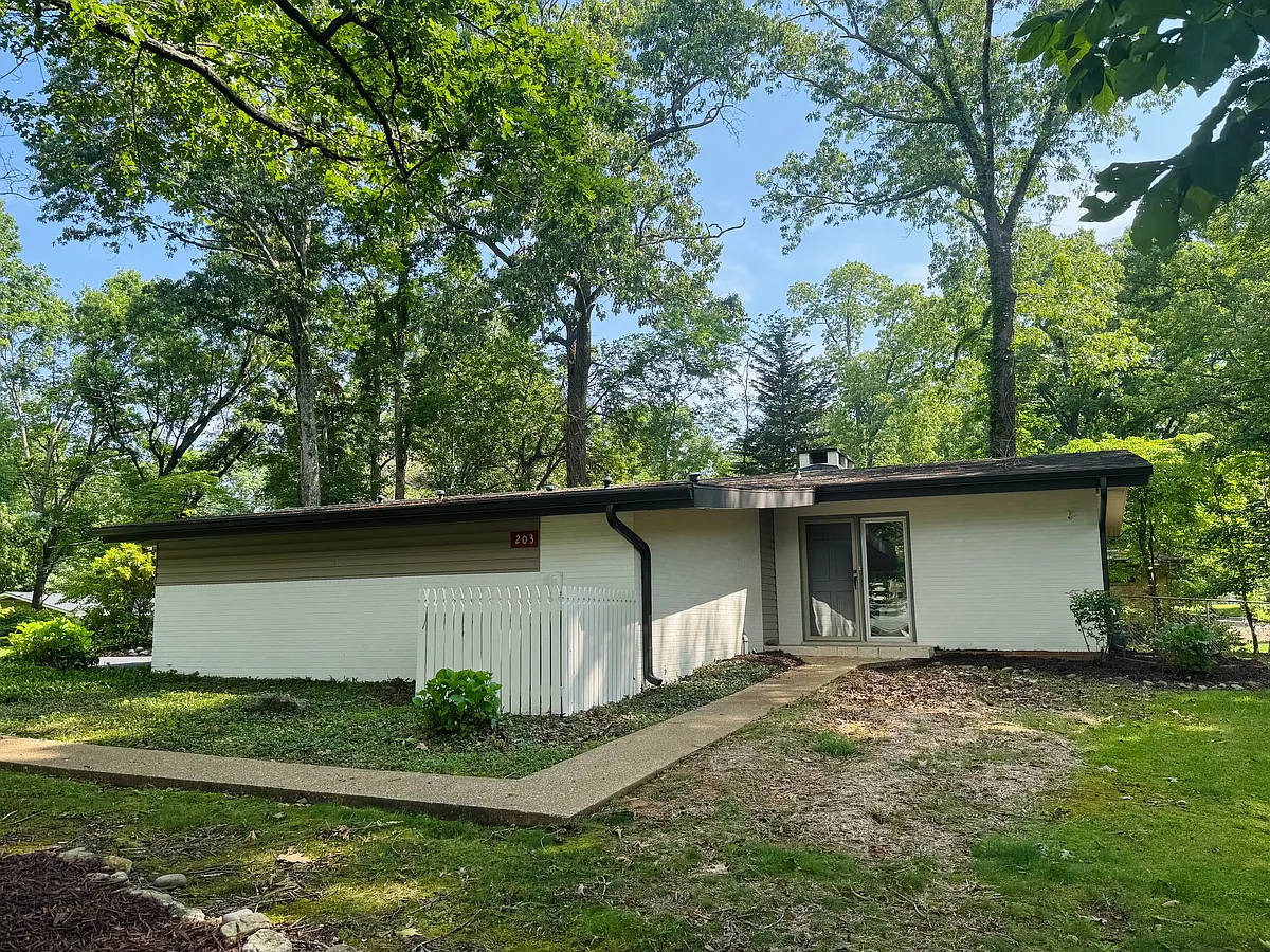 Building Photo - 203 Hathaway Dr