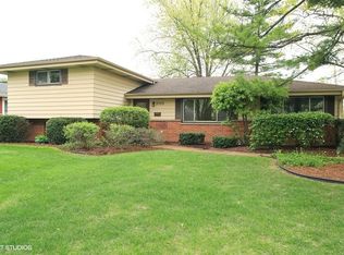 3795 Gregory Dr, Northbrook, IL 60062