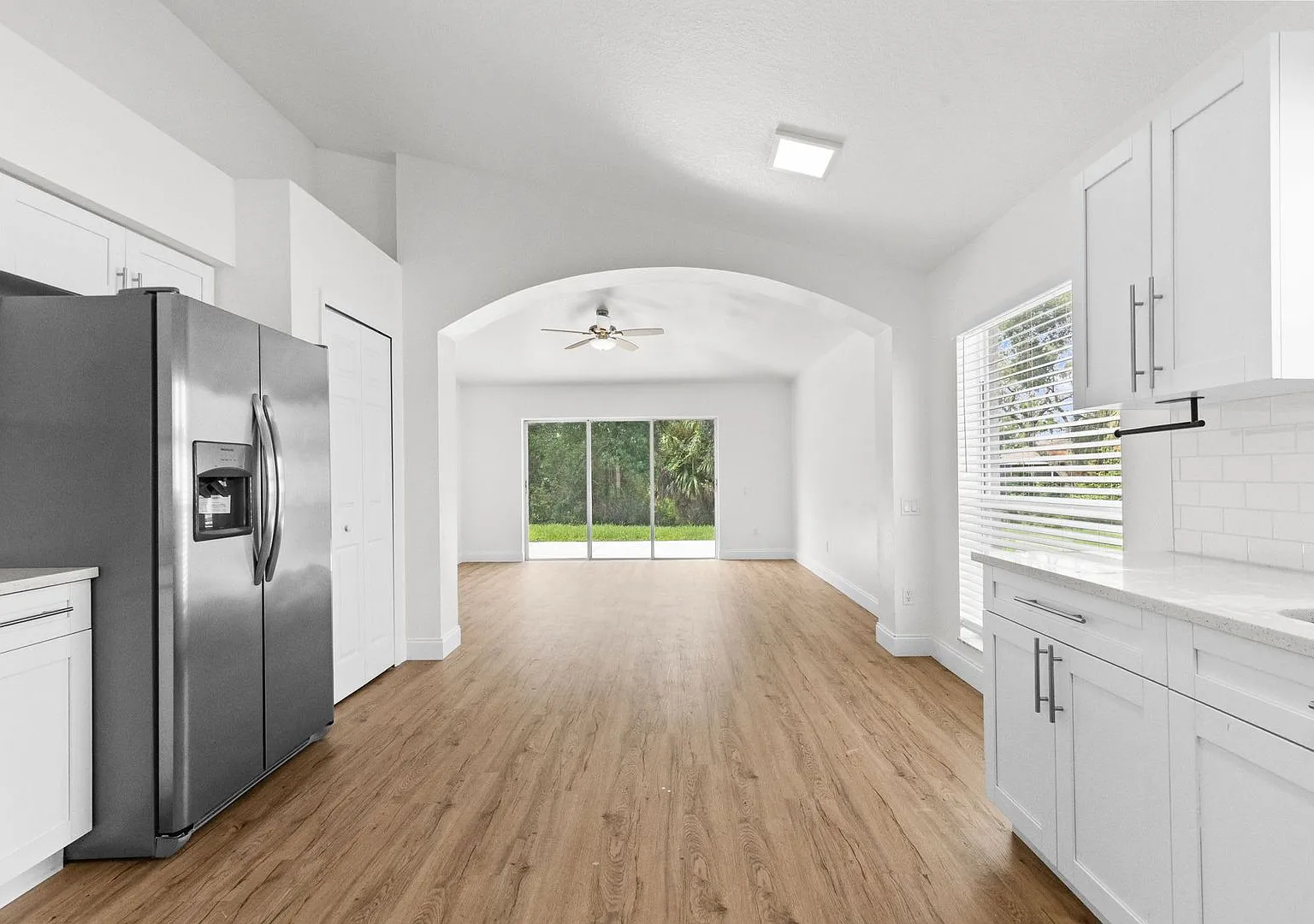 4 Bedroom home located in Riverview — Photo 2
