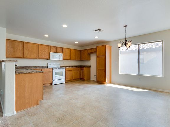 5th image of 42371 W Oakland Dr