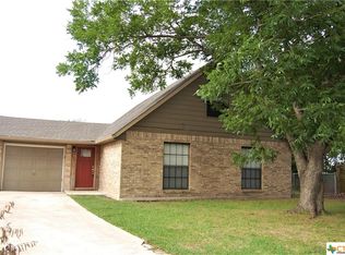 821 Ross Cir, Lockhart, TX 78644