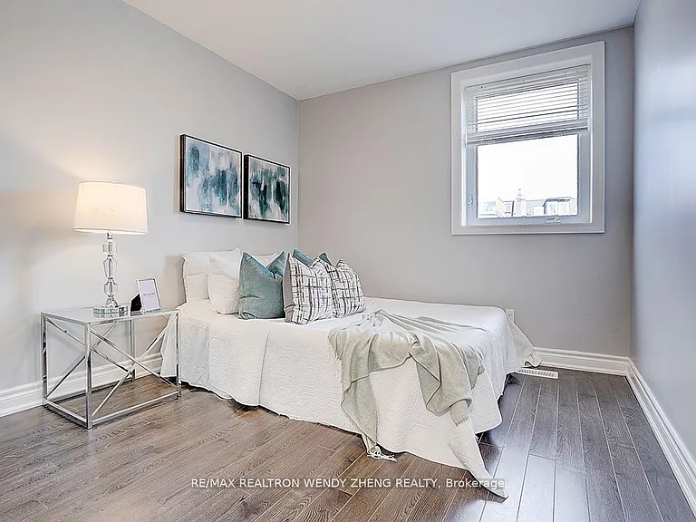245 Montrose Ave #UPPER — Photo 11