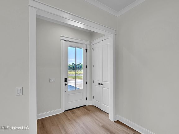3rd image of 118 Mission Park Dr