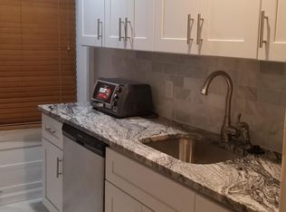 2207 Walnut St APT 1F, Philadelphia, PA 19103