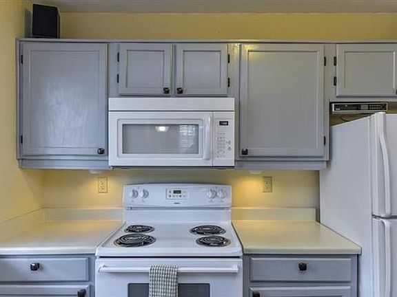 3rd image of 1731 Crest Grove Dr