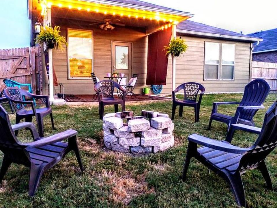 Firepit to keep you warm on cool nights, ceiling fan to keep you cool on warm nights