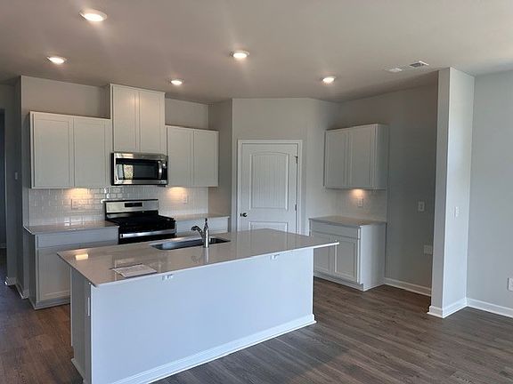 5th image of 6406 Japonica Ln