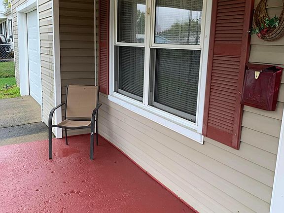 3rd image of 450 Shoshone Dr