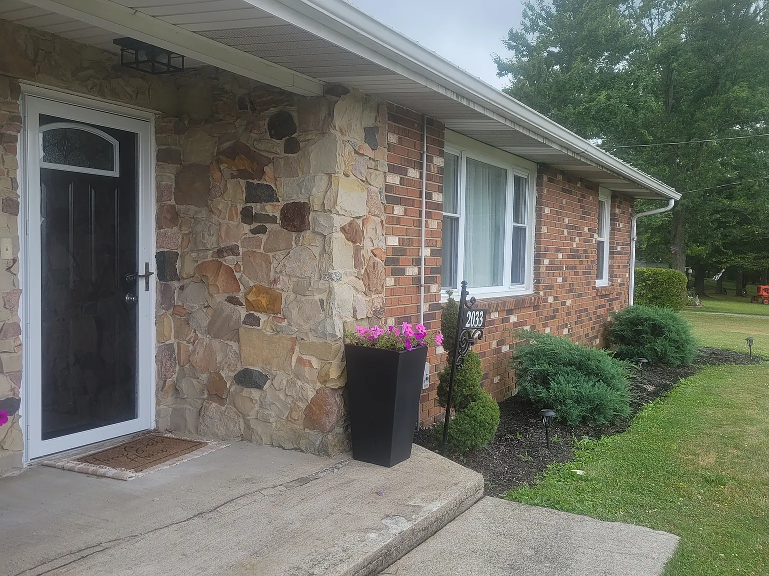 2 bed, 975 sqft, $1,200 — Photo 2