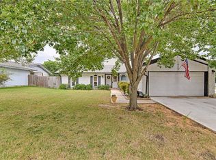 1900 Guinevere St, Arlington, TX 76014