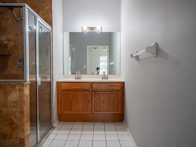 716 Lucy Ct — Photo 17