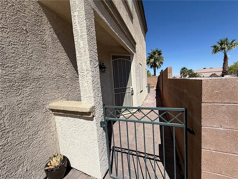 8304 Strawberry Spring St — Photo 4