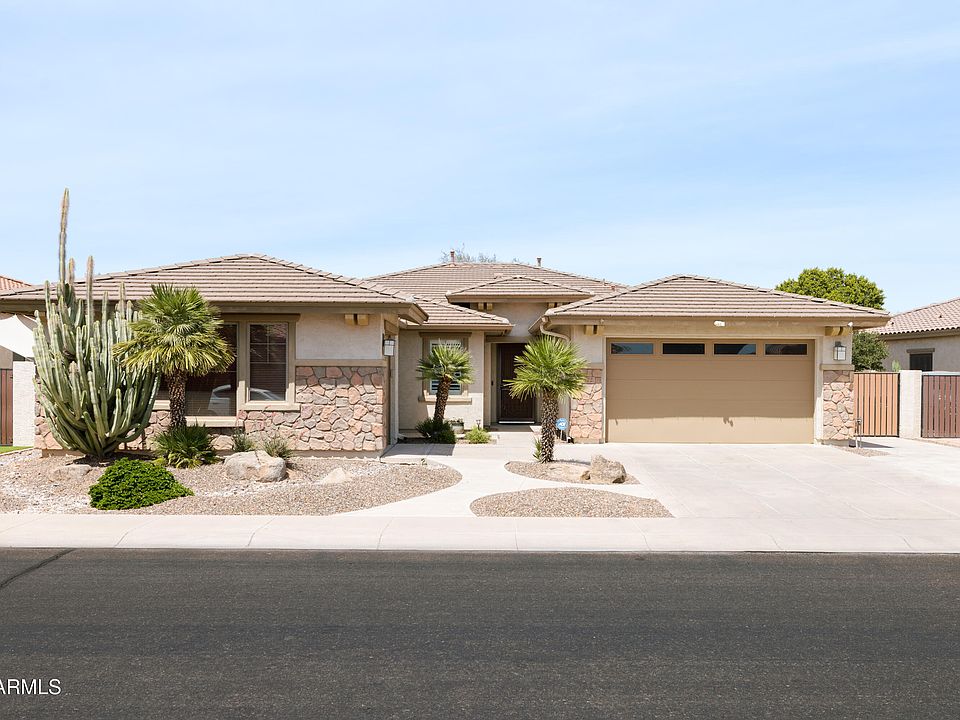1st image of 372 W ASTER Drive