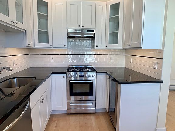 3rd image of 1175 Francisco St #7