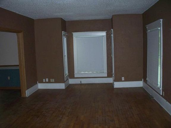 3rd image of 414 Sheeran Ave