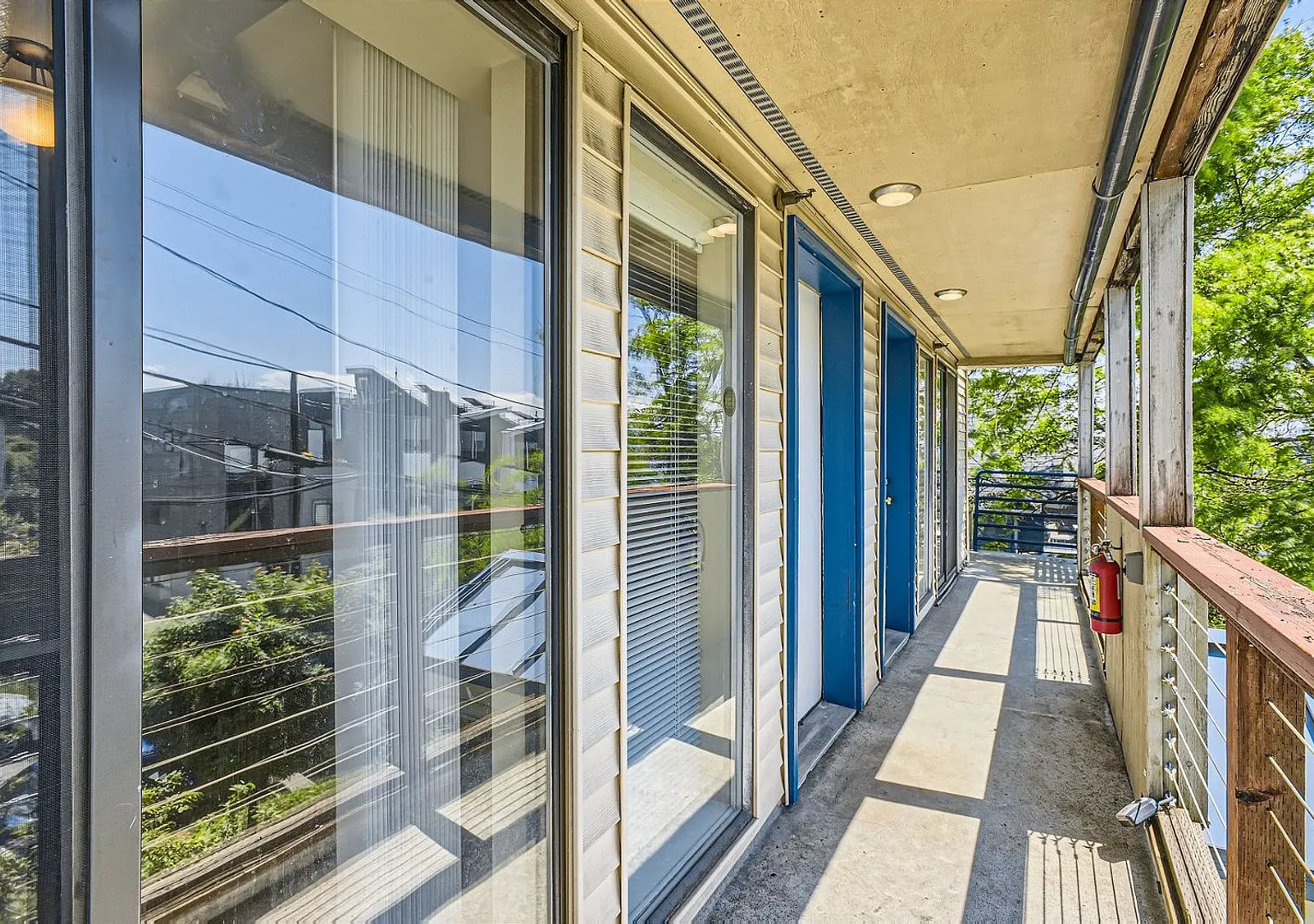 Great location in the vibrant Capitol Hill neighborhood! — Photo 4