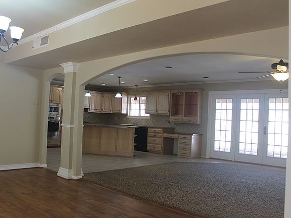 3rd image of 3649 Maple Ave