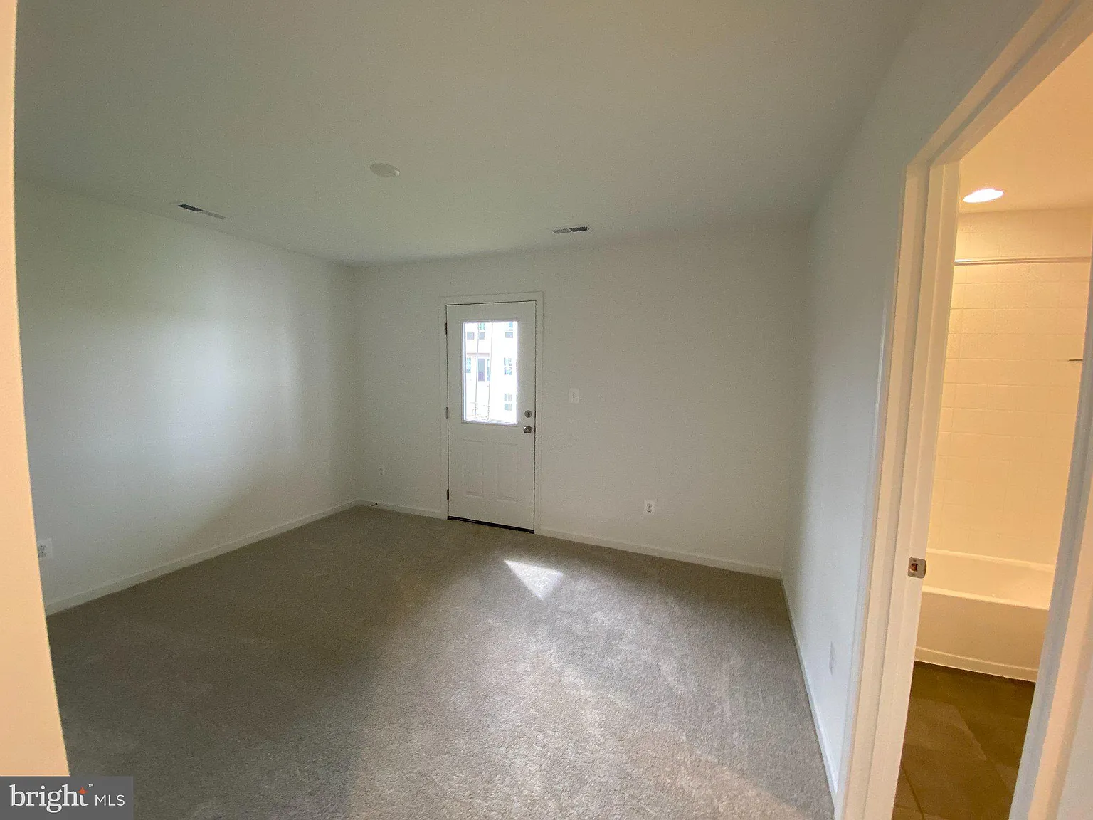 3 bed, 3.5 bath, 1453 sqft, $2,250 — Photo 4