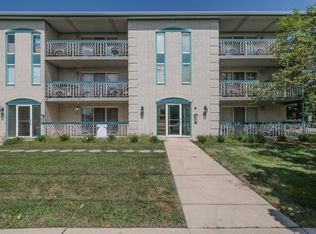 1263 Chalet Rd APT 107, Naperville, IL 60563