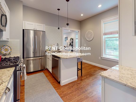 3rd image of 15 Sherman St Floor 1