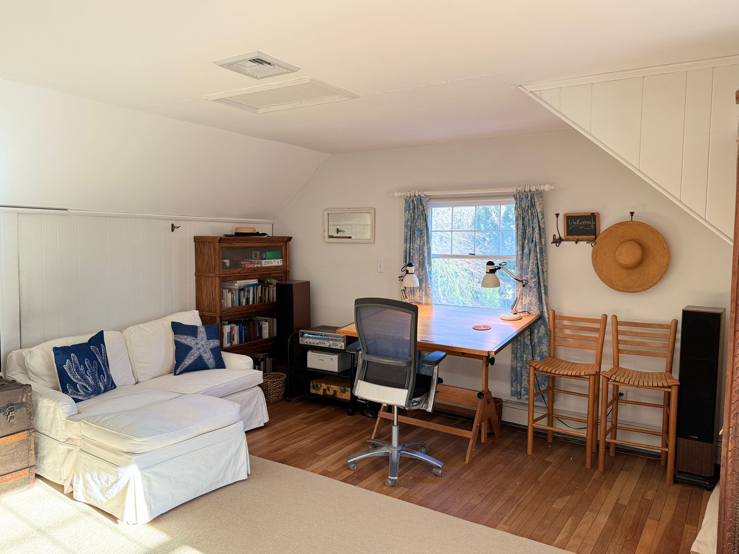  Upstairs Work Area