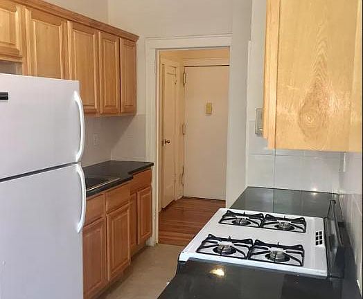 4th image of 3620 168th St #B4