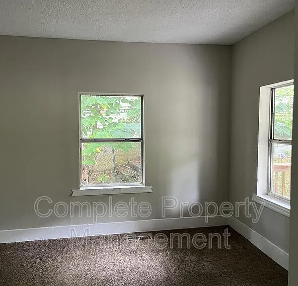 1434 Thomason Ave — Photo 5